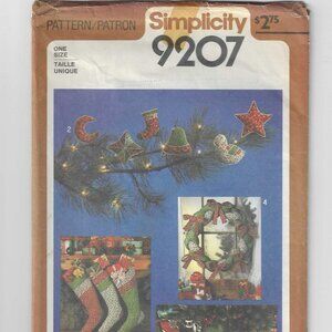 Simplicity 9207 Stuffed Christmas Tree Skirt, Wreath and More - From 1979 Used